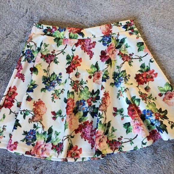 NOT FOR SALE RN! DONT BUY Off White/Cream Windsor Floral Skater Skirt Sz L - Picture 4 of 8